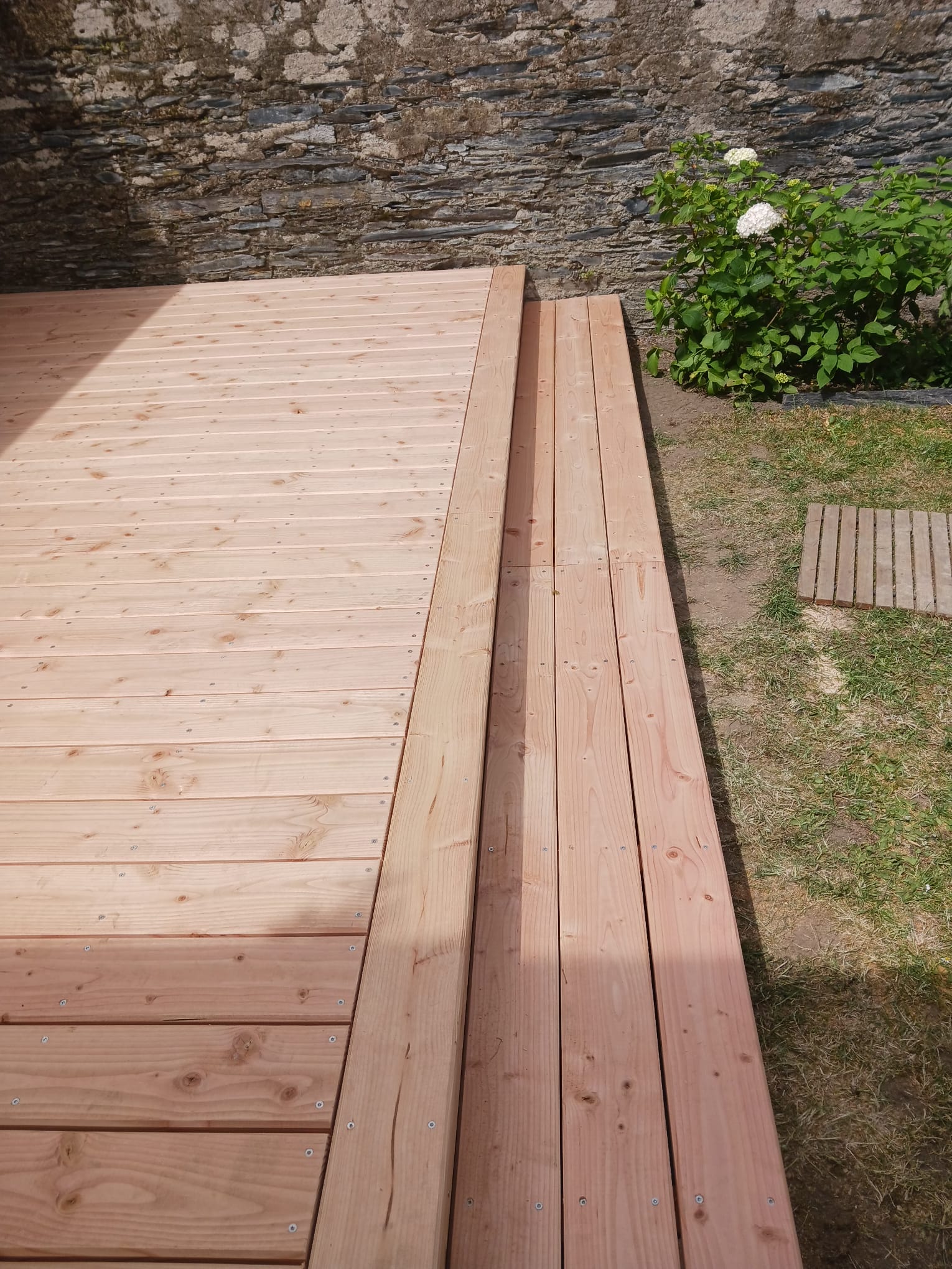 marche-bois-terrasse-douglas-angers.jpg